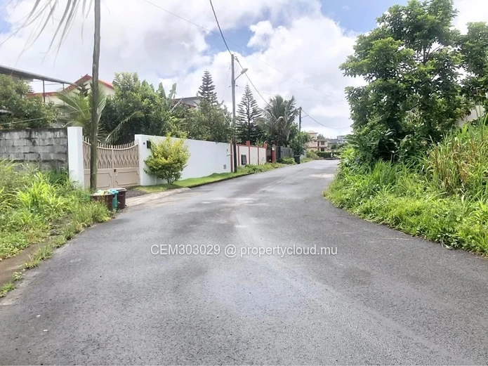 10.19 perches de terrain résidentiel à vendre à Morc Riverland Camp Caval Curepipe