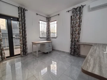 5 Bedroom Villa