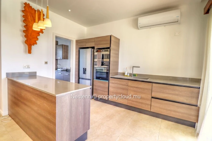 Spacious 3 bedroom penthouse with sea views.