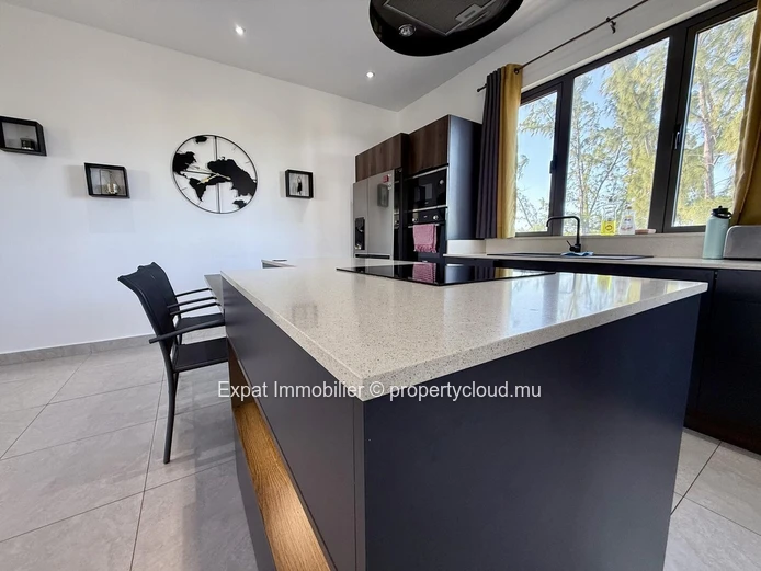 À vendre – Penthouse moderne avec rooftop et piscine privée à Péreybère