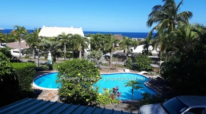 Estate Villa with Airbnb Guest Suites, Squash Courts & Sea Views - For sale - Tamarin