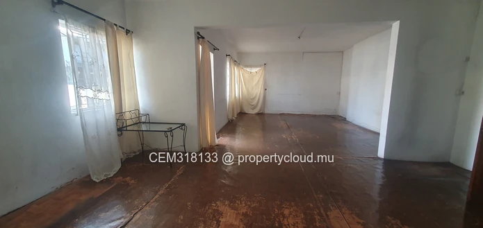 Terrain Résidentiel & Commercial 21 Perches à Vendre – Beau Séjour, Quatre-Bornes 