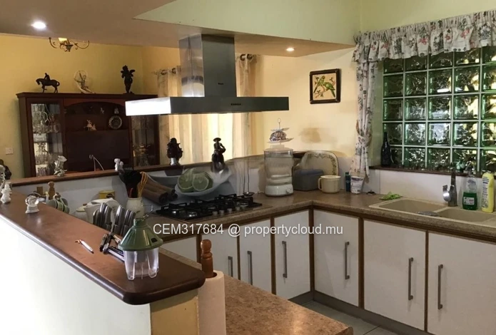 Spacieuse Maison Familiale à Vendre – Beau Vallon, Mahébourg 