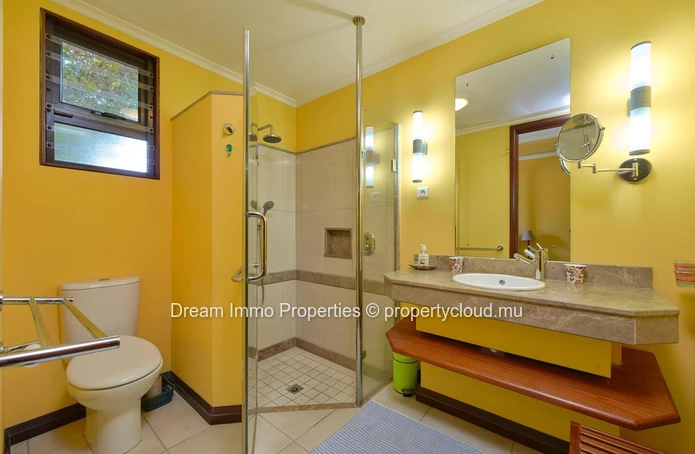 Spacious Tropical Villa On A Huge Land With Mountain Views & Sea Access At Tamarina Golf Resort - Mauritius