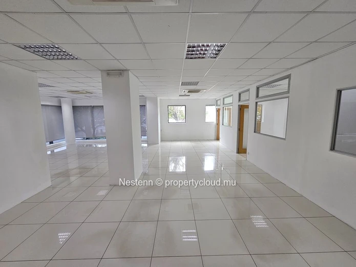 Bureau de 270 m² 