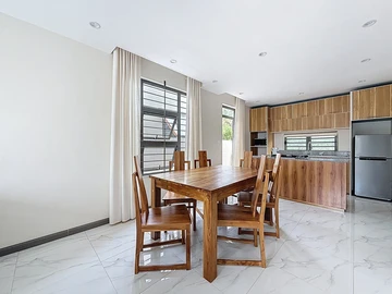 5 Bedroom House
