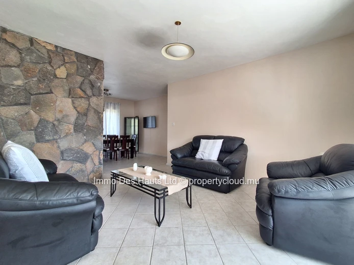 3 Bedroom Apartment fully furnished for long term rental Curepipe 