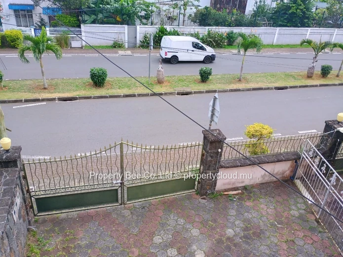 1st Floor Apartment: HillCrest Avenue / Corner of Avenue Des Dodos