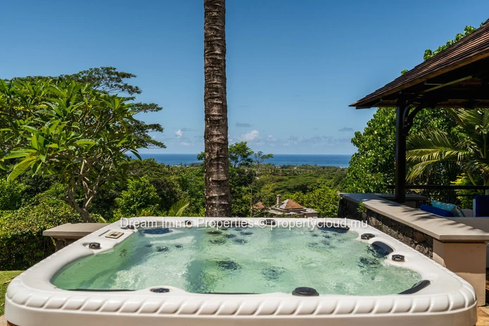 Élégante villa vue mer dans le prestigieux domaine golfique Heritage Villas Valriche à Bel Ombre – Ile Maurice
