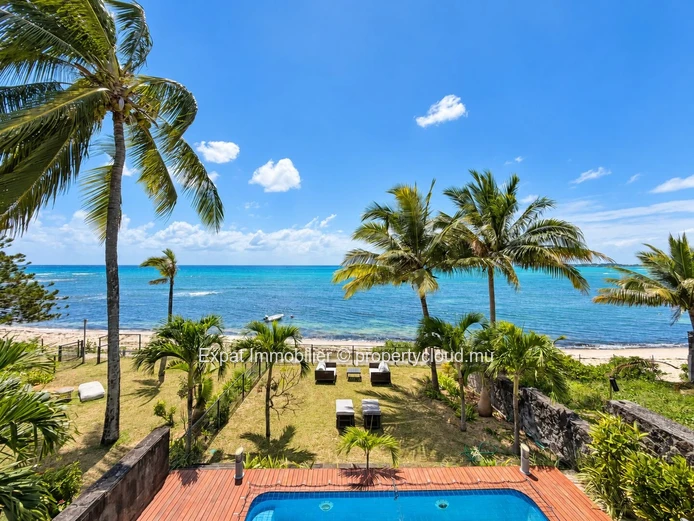 Exceptional 3-Bedroom Beachfront Villa with Office & Breathtaking Coin de Mire Views – Pointe aux Canonniers