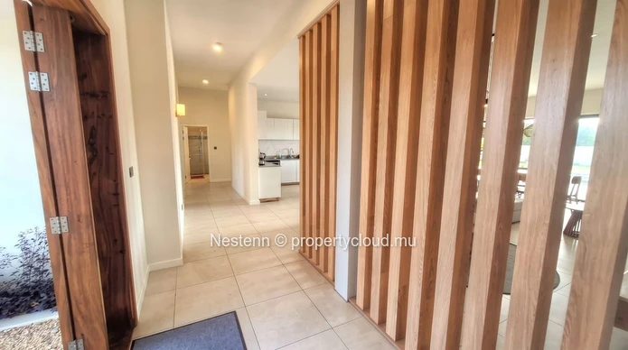 Villa familiale moderne de 4 chambres dans un beau jardin