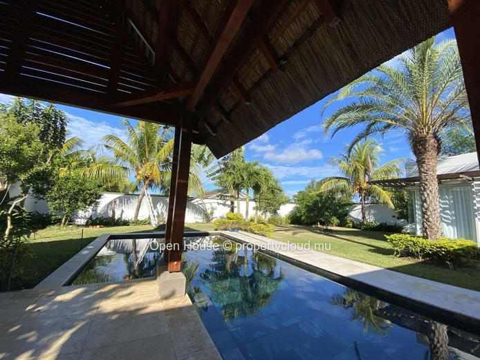 Exclusivité - Domaine recherché sur Grand Baie - Villa à vendre - 3 chambres en suite - beaux volumes - grand jardin ... (Mandat exclusif)
