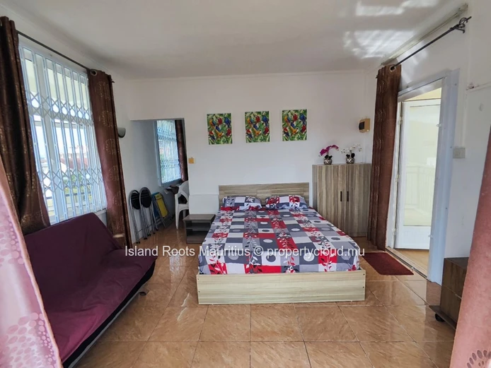 Studio en location long terme, idéalement situé à Péreybère