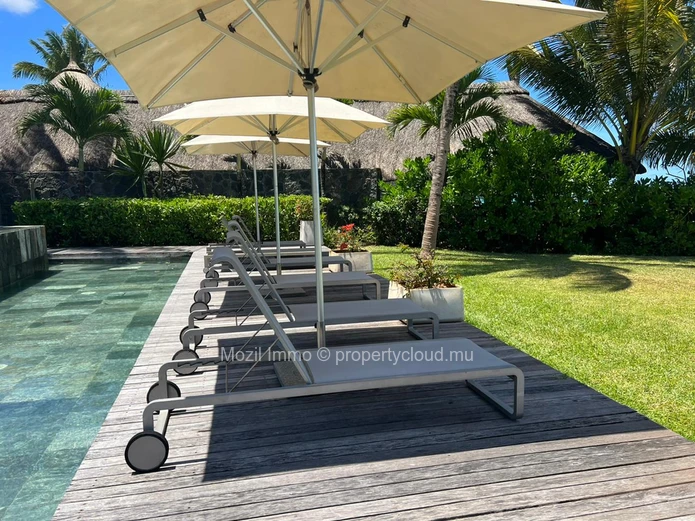 Superb waterfront apartment, Pointe aux Canonniers