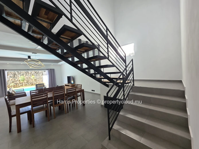 Magnifique villa en duplex meublée à louer au cœur de Grand Baie