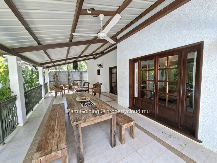 Spacious 300 m² Family Villa for Rent – Petit Village