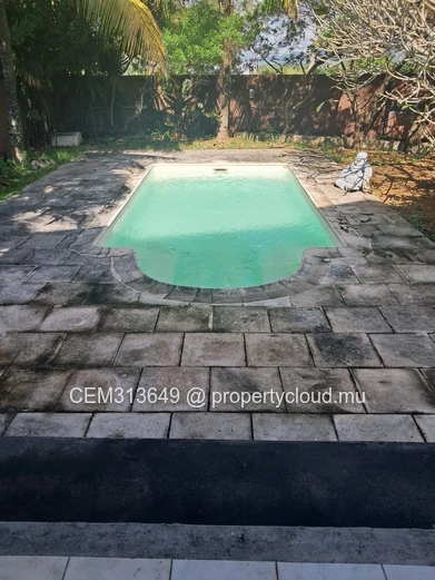 3 Chambres Maison avec Piscine à Vendre – Trou d'Eau Douce
