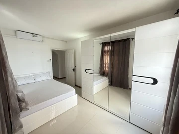 5 Bedroom Villa