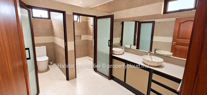 To rent: House of 260 m² in Pointe aux Piments 
