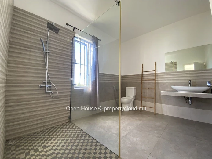 Villa meublée 3 chambres avec piscine à louer à Péreybère