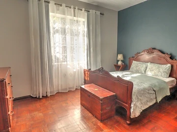 6 Bedroom House