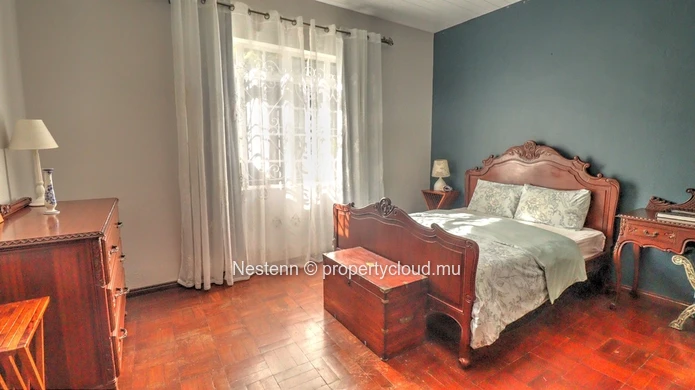House of 6 bedrooms