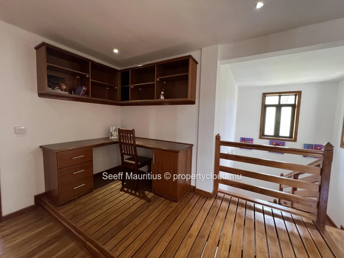 Spacieuse maison de 4 chambres avec piscine | À proximité de la plage, cafés et supermarché