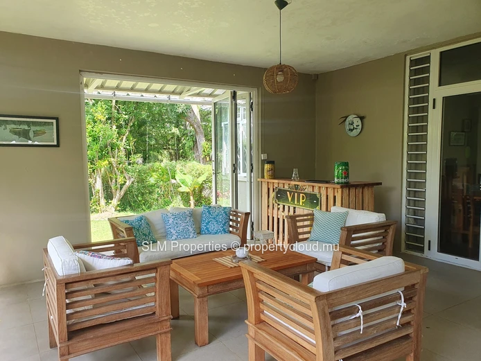 Maison familiale de 5 chambres avec grand jardin à Curepipe