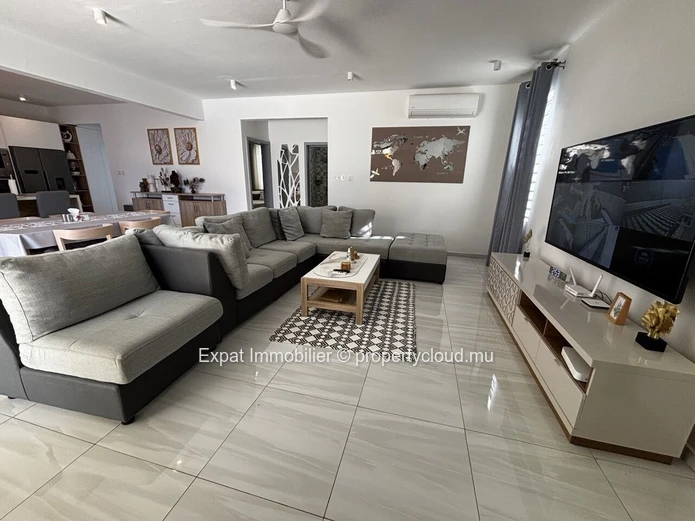 SINGLE-LEVEL VILLA WITH 3 BEDROOMS, SWIMMING POOL AND TROPICAL VERANDA – Grand Baie