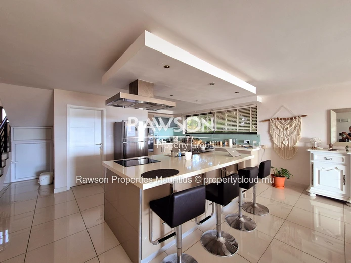 Duplex de luxe 3 chambres à louer à Tamarin | Vue mer et montagne | 200 m² spacieux