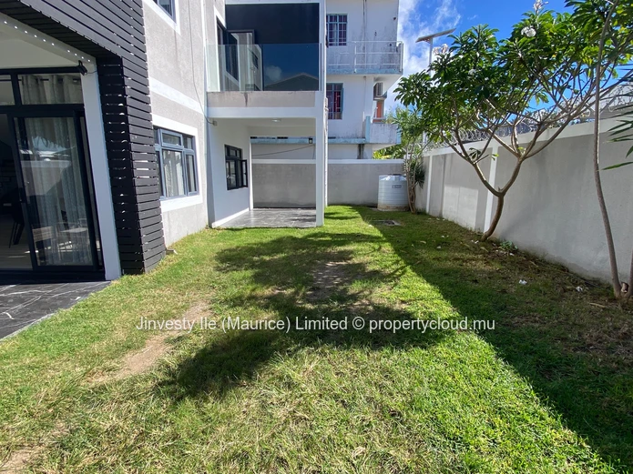 JINVESTY MAURITIUS : RENT 3 BR House Mont Choisy beach on walk... 69000