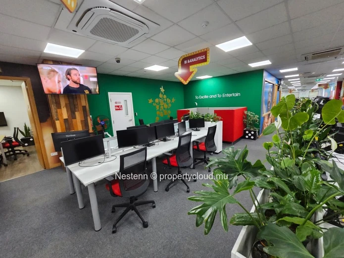 Bureau de 668 m² 