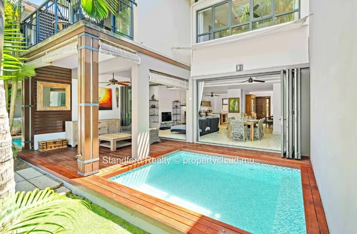 Elegant 3-bedroom villa with pool in Black River