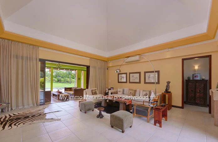 High-End Villa on Tamarina Golf Course – Exclusive Estate