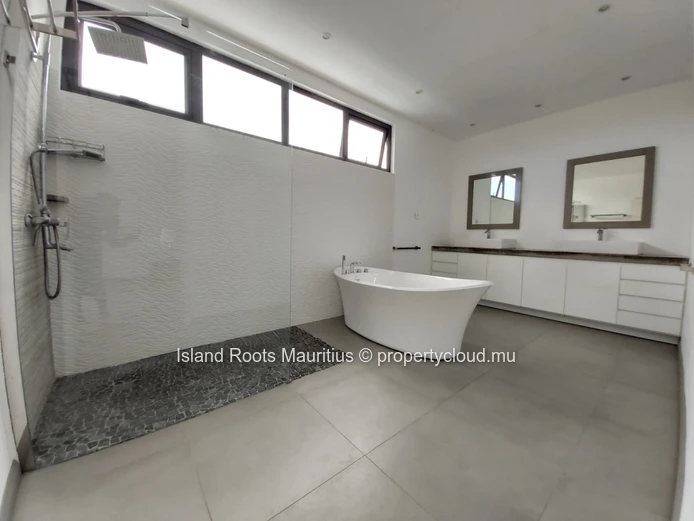 Luxury villa  located in a gated residence for sale !