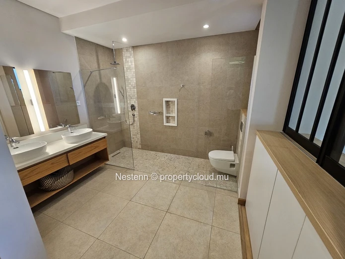 Luxury 4-bedroom en suite apartment with magnificent views of nature, the sea, and the islands of northern Mauritius