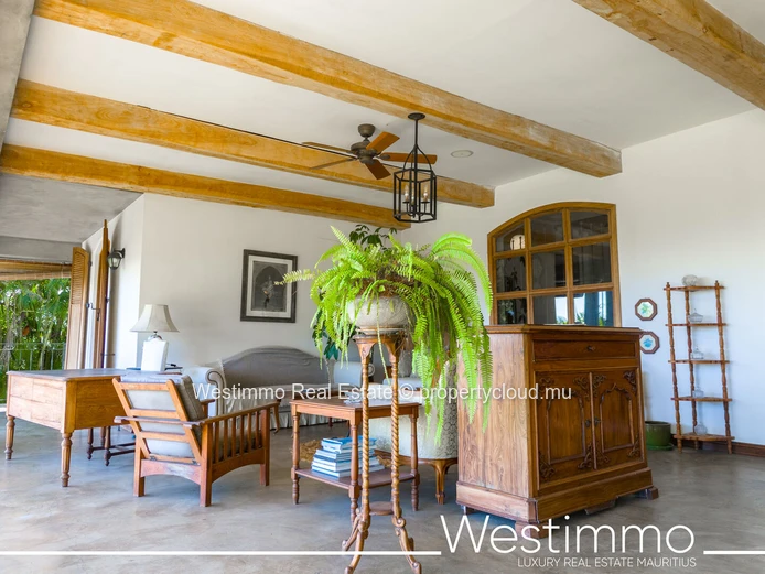 Villa de style colonial avec vue mer à vendre à Tamarin