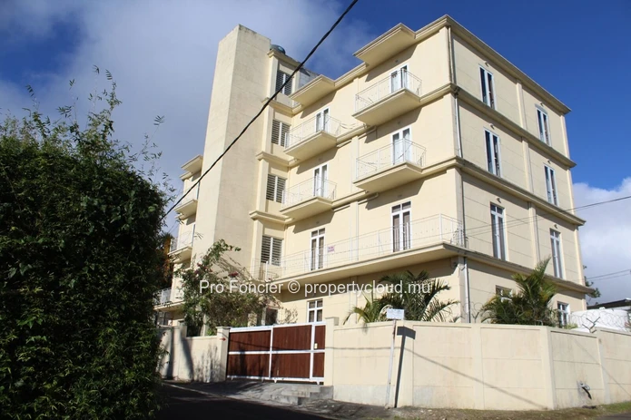 Complexe Residentiel à vendre à Eau Coulée - Idéalement situé