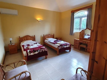 5 Bedroom House