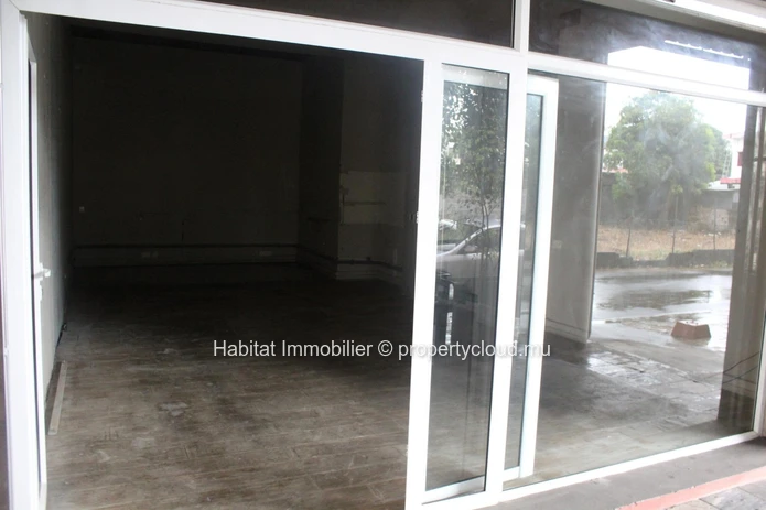 A VENDRE - Local commercial de 208 m2 à Quatre Bornes