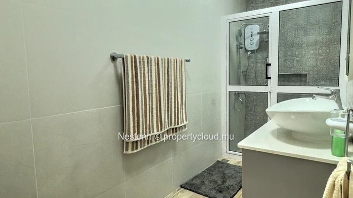 New, nicely furnished duplex 