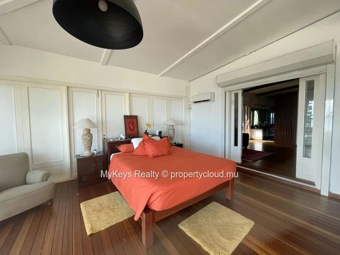 Beachfront Living - Panoramic Lagoon Views - Premium Features