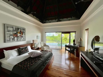 7 Bedroom Villa