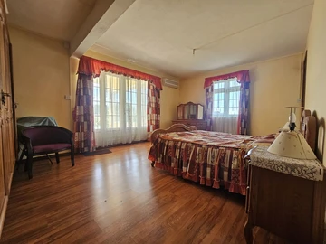 6 Bedroom House