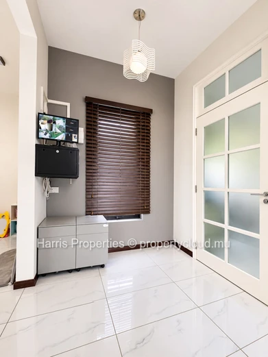Belle Villa Individuelle Avec Piscine Privée À Vendre – Chemin 20 Pieds, Grand Baie