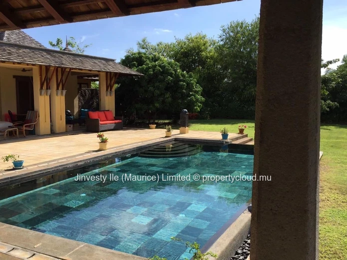 FOR SALE — EXCEPTIONAL VILLA 400 m² living space 3200 m² wooded grounds | TAMARIN GOLF COURSE0 m2 on TAMARINA GOLF! i...