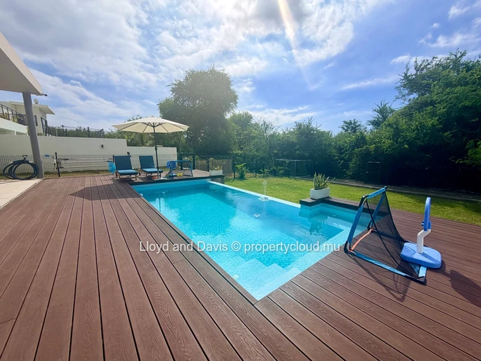 Modern Villa 3 Bedrooms + Office (Convertible)