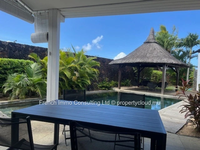 Belle villa de 4 chambres en suites, 300 M2 hab sur 760 M2 de jardin, accessible aux etrangers