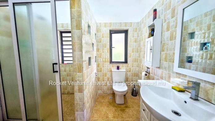VENTE - Villa de Prestige avec Piscine – 3 Chambres à Mont Piton