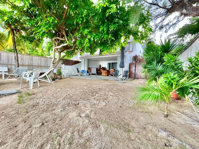 Rare 3-Bedroom Beachfront Villa for Rent in La Preneuse
